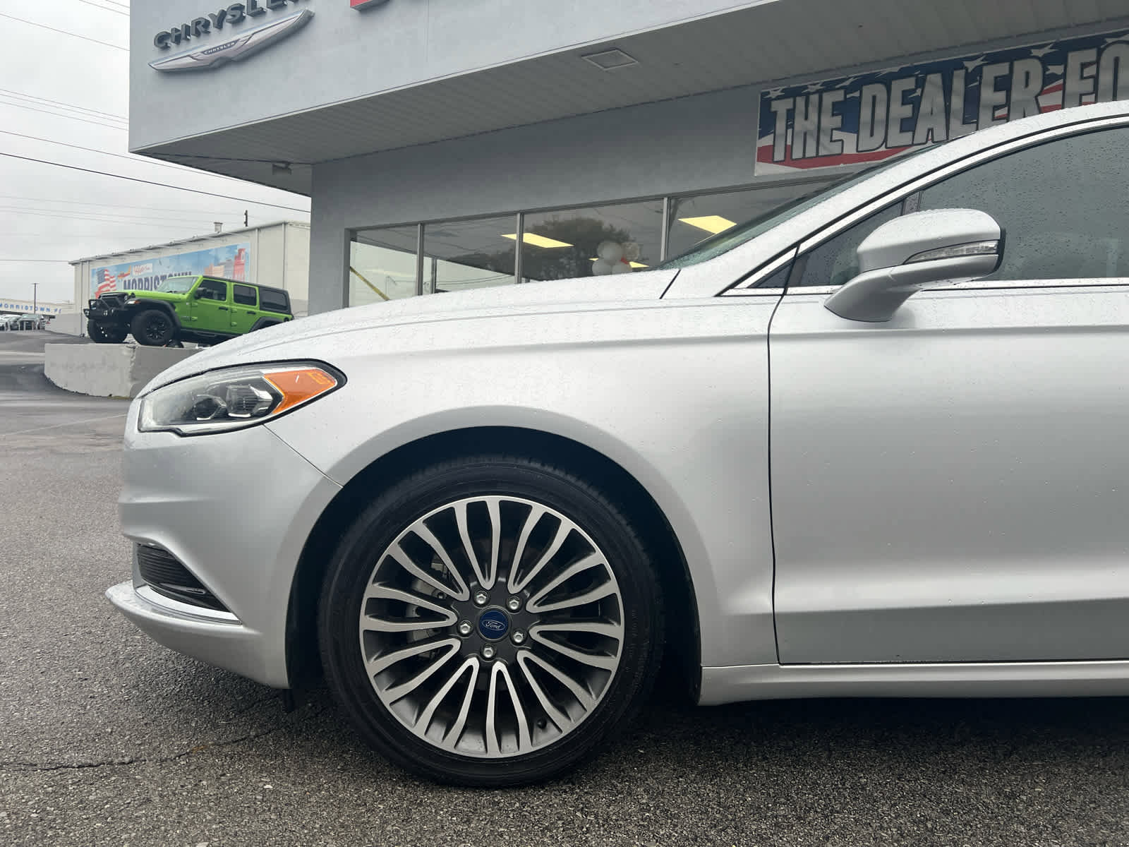 Used 2018 Ford Fusion SE w/ Fusion SE Technology Package image 2