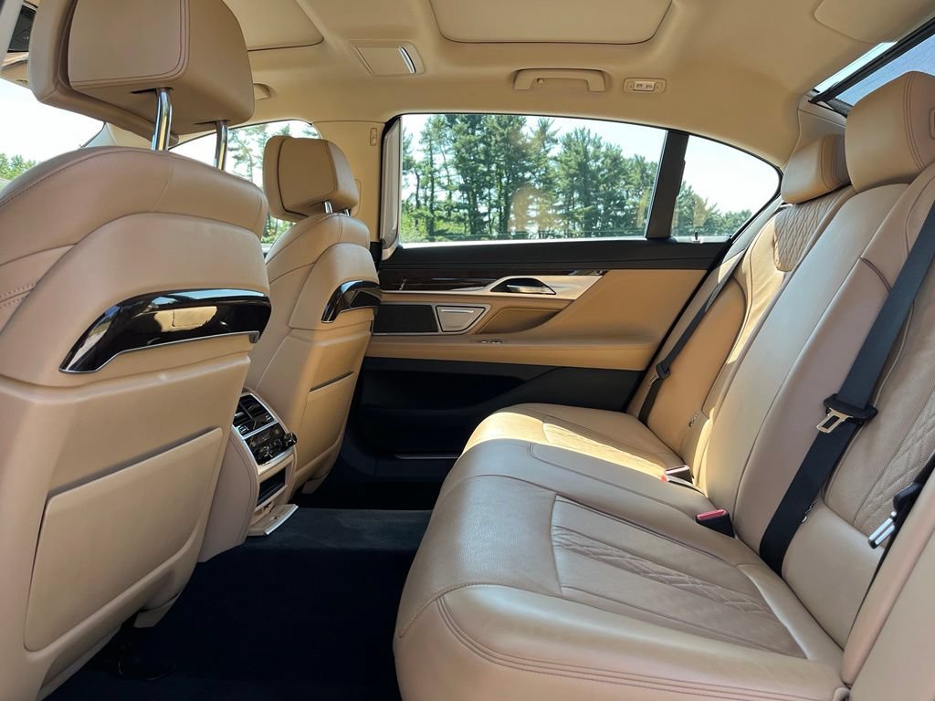 Used 2020 BMW 750i xDrive w/ Executive Package AWD/4WD image 23