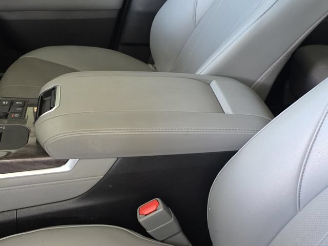 Certified 2024 Toyota Highlander Limited FWD image 9