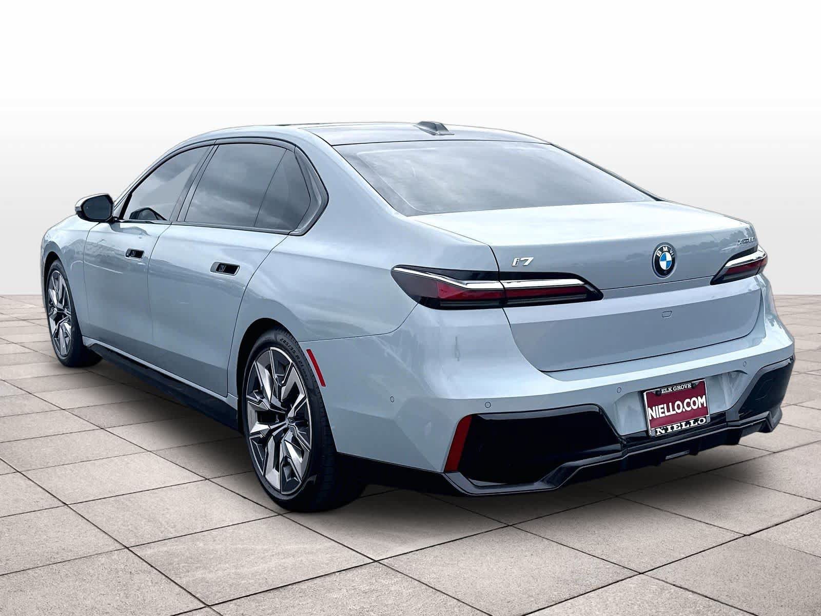 Used 2023 BMW i7 xDrive60 AWD/4WD image 7