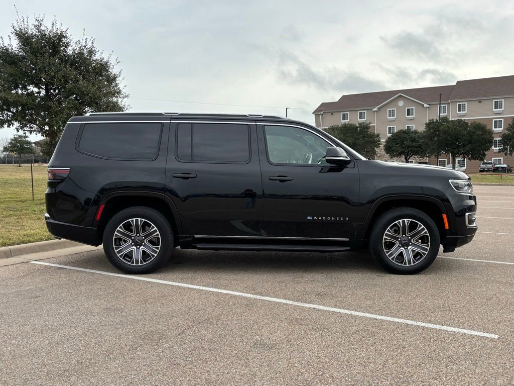 Used 2025 Jeep Wagoneer Series II w/ 8-Passenger Seating Package image 5