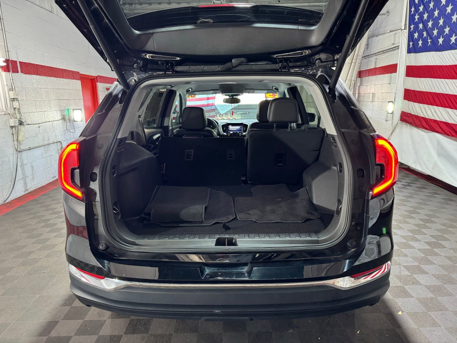 Used 2023 GMC Terrain SLT image 15