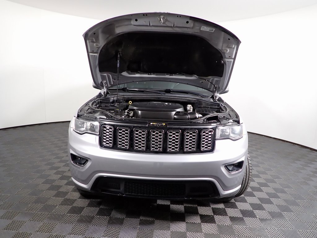 Used 2017 Jeep Grand Cherokee Altitude image 7