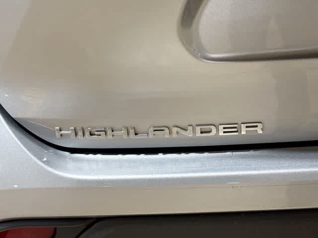 Used 2022 Toyota Highlander XLE AWD/4WD image 28
