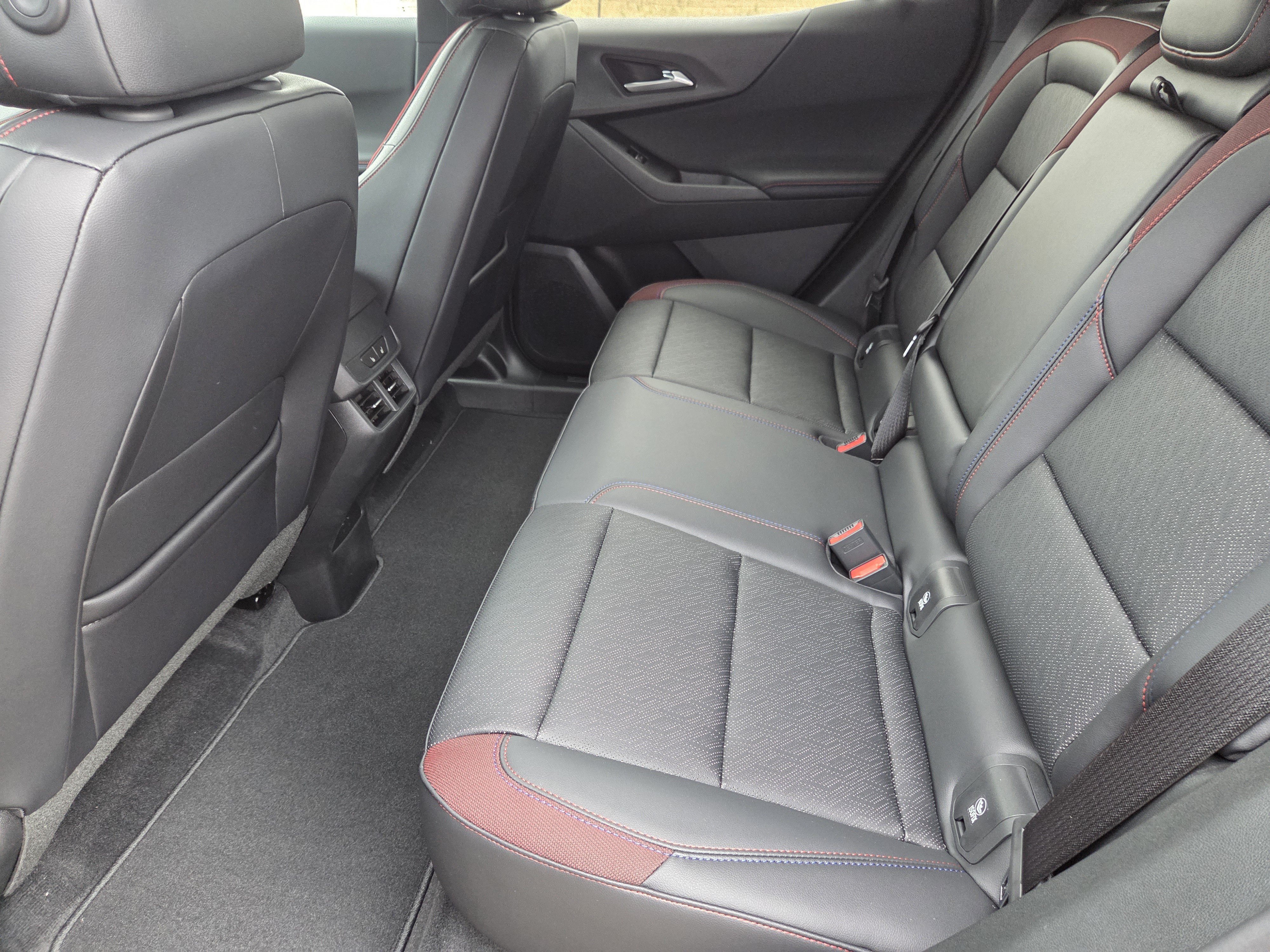 New 2026 Chevrolet Equinox RS w/ Convenience Package III FWD image 22