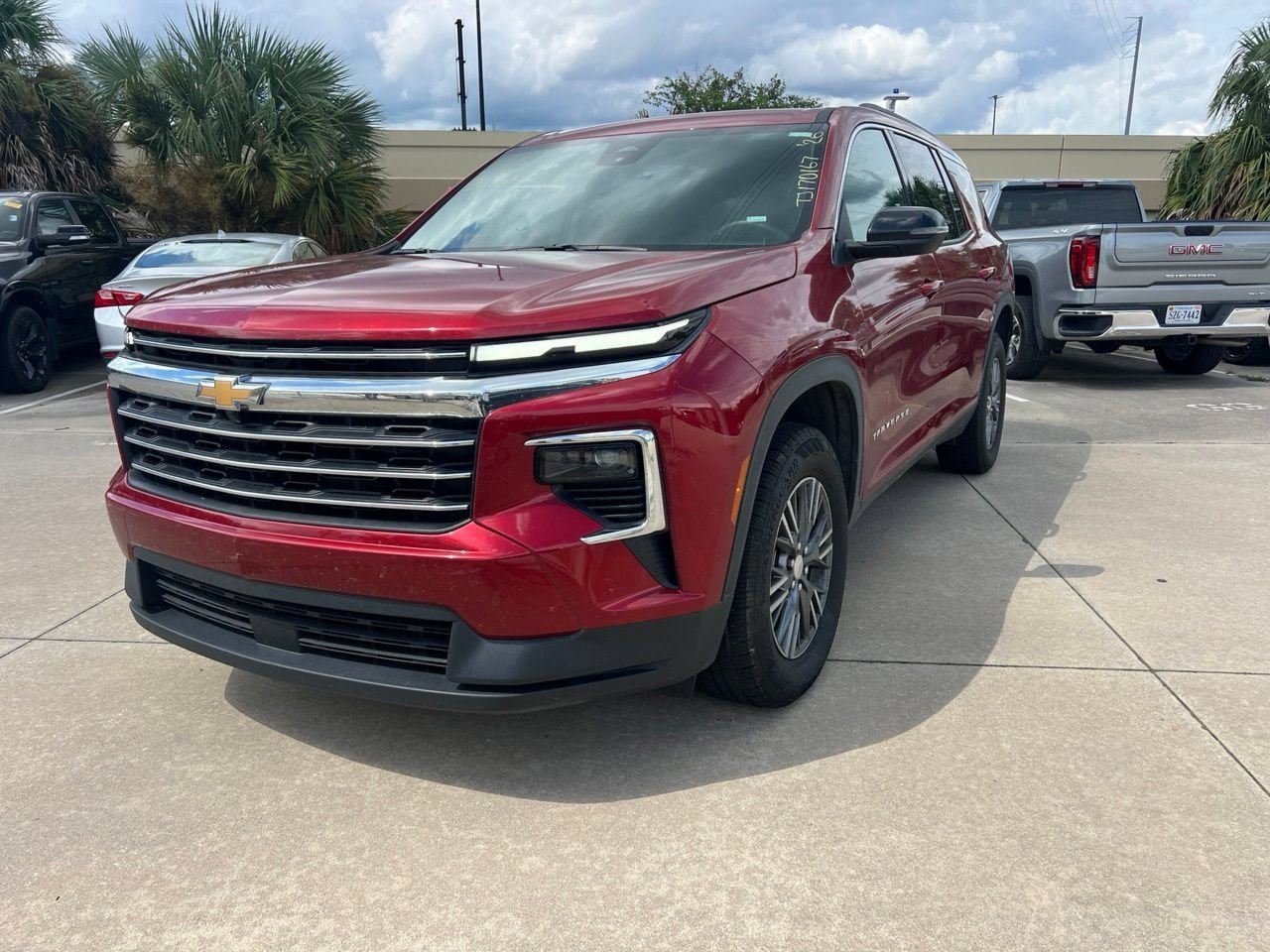 Used 2026 Chevrolet Traverse LT FWD image 1