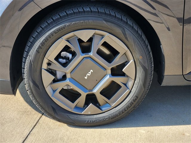 Certified 2025 Kia Carnival SX image 12