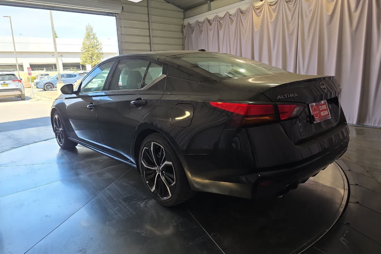 Used 2023 Nissan Altima 2.5 SR FWD image 7