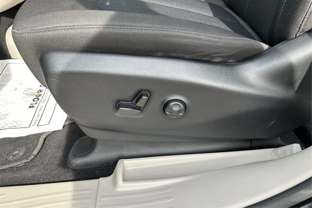 Used 2023 Chrysler Voyager LX FWD image 19