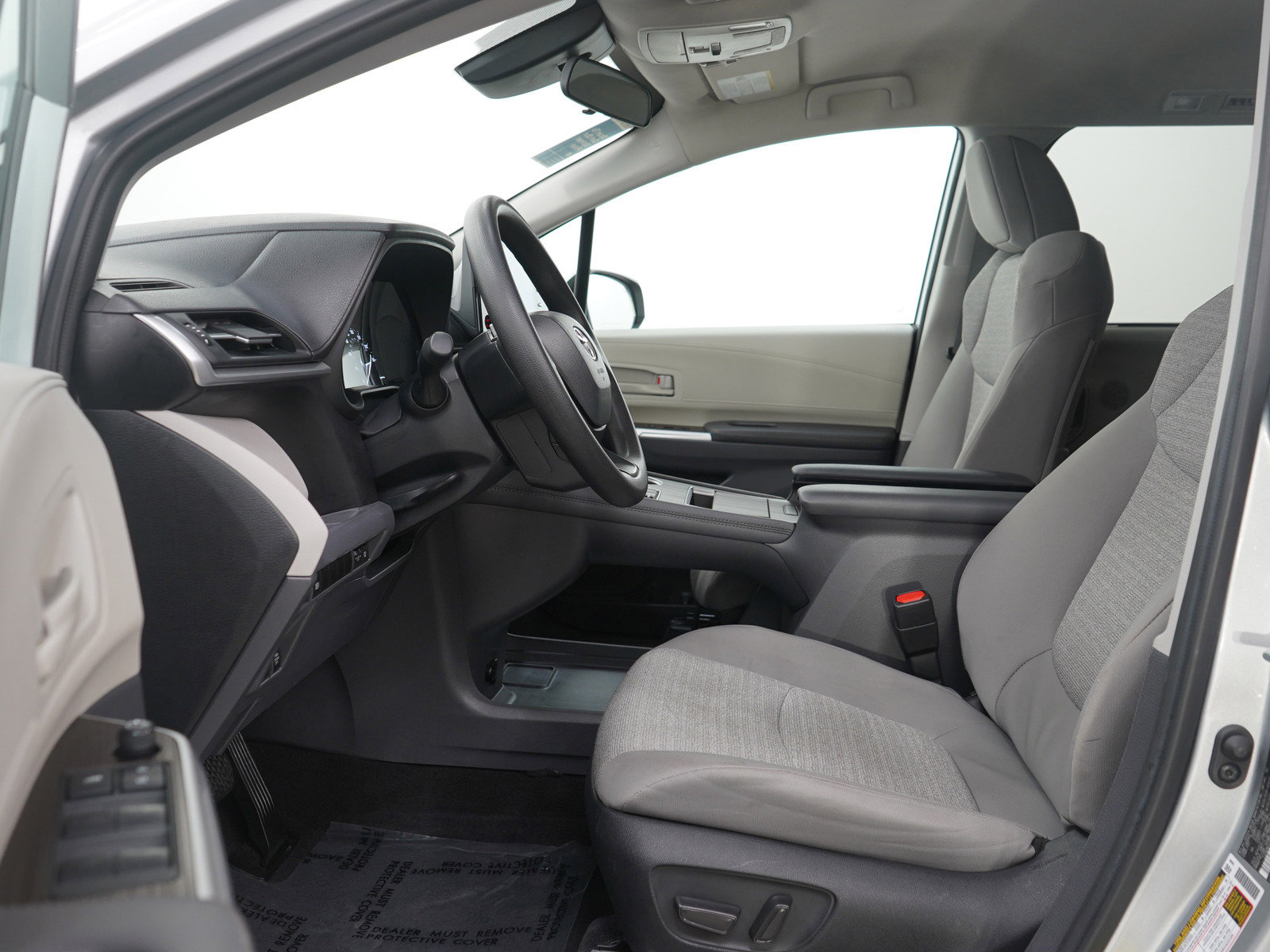Used 2024 Toyota Sienna LE FWD image 22