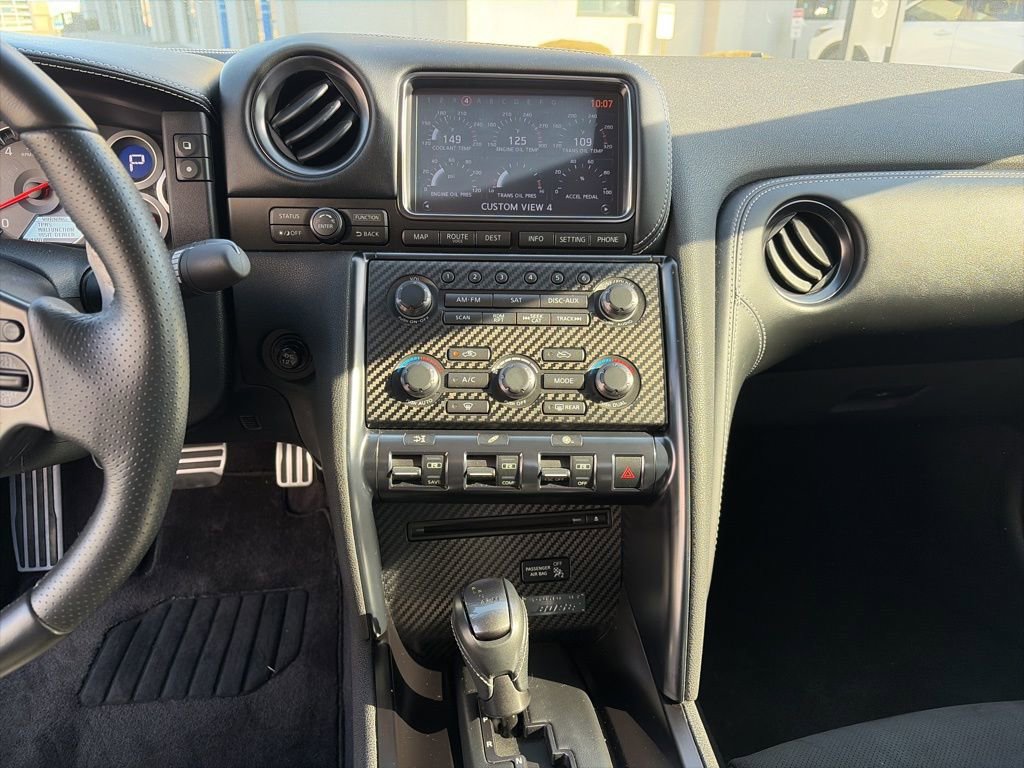 Used 2014 Nissan GT-R Premium image 13