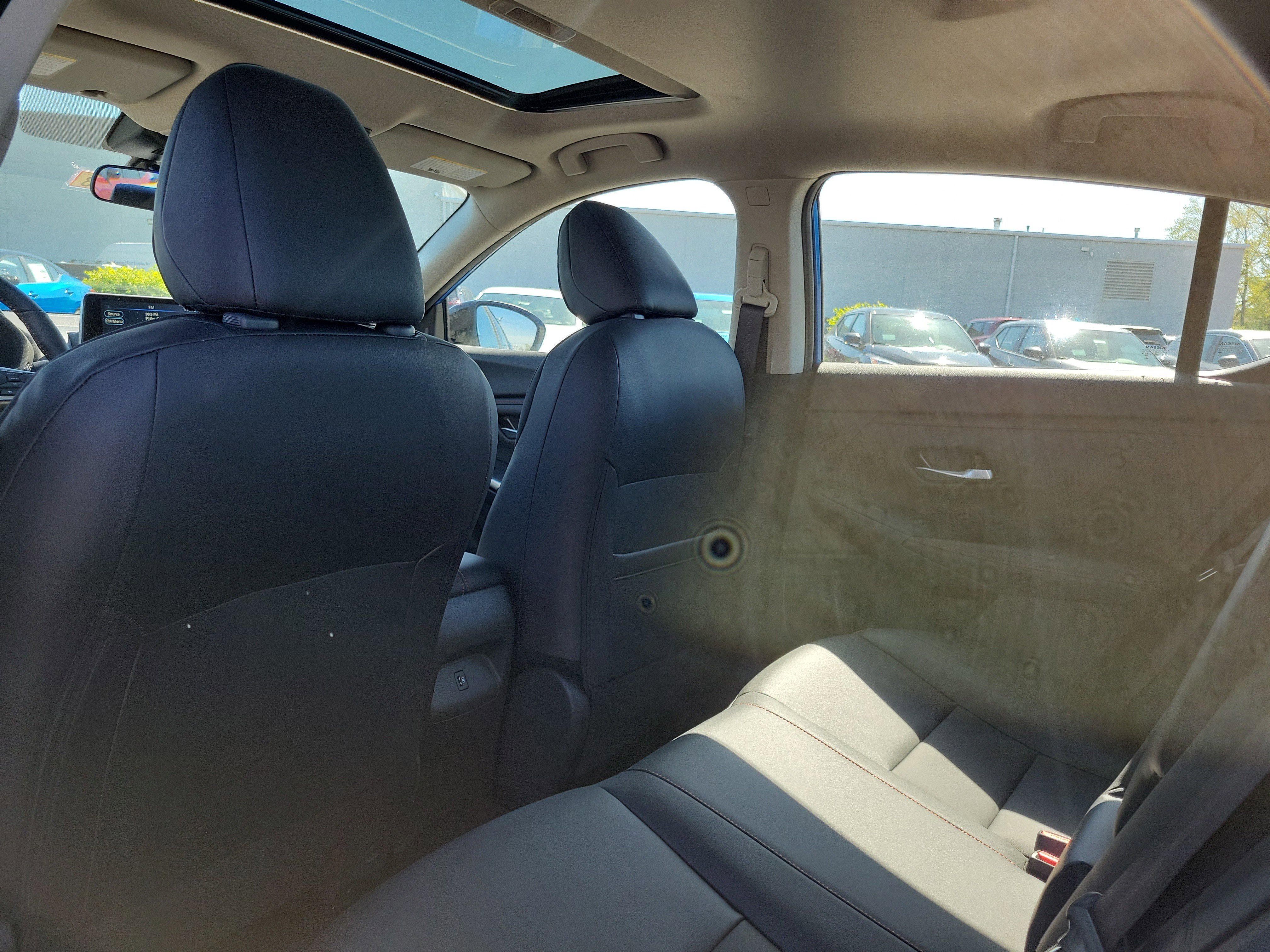 Used 2025 Nissan Sentra SR w/ SR Premium Package image 14