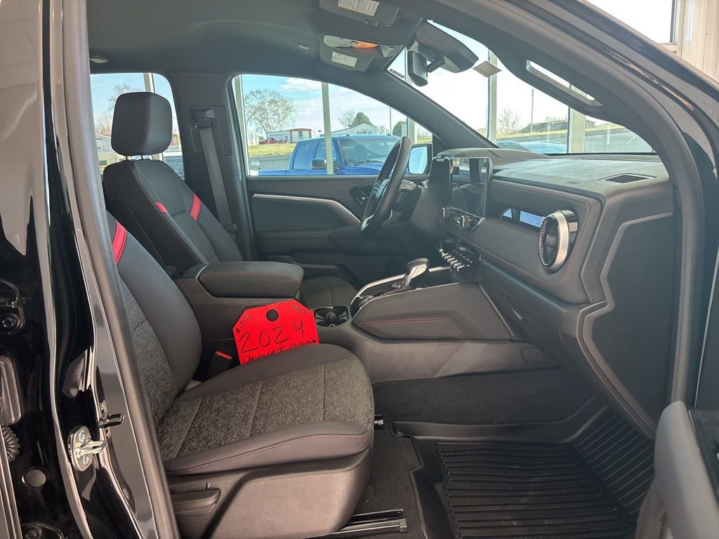 Used 2024 Chevrolet Colorado Z71 w/ Z71 Convenience Package 2 AWD/4WD image 16