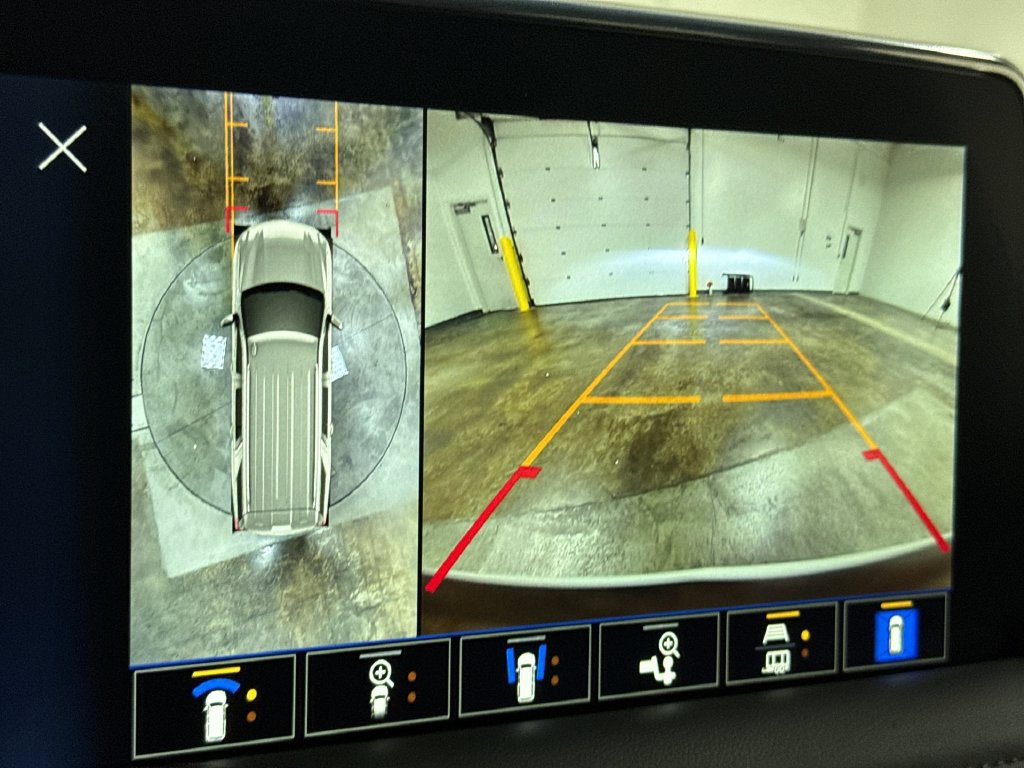Used 2023 Chevrolet Tahoe High Country AWD/4WD image 16