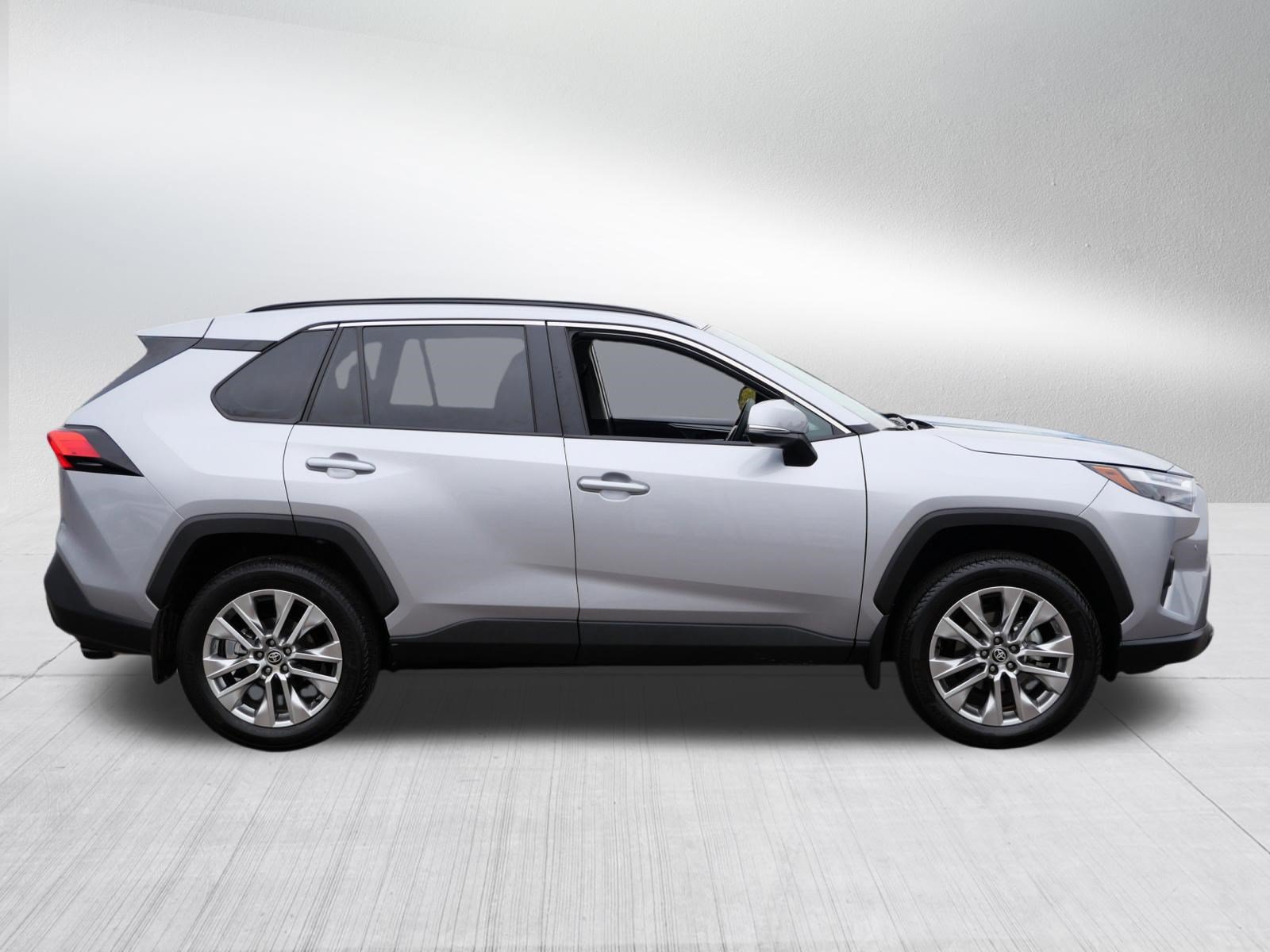 Used 2025 Toyota RAV4 XLE Premium w/ Weather Package AWD/4WD image 8