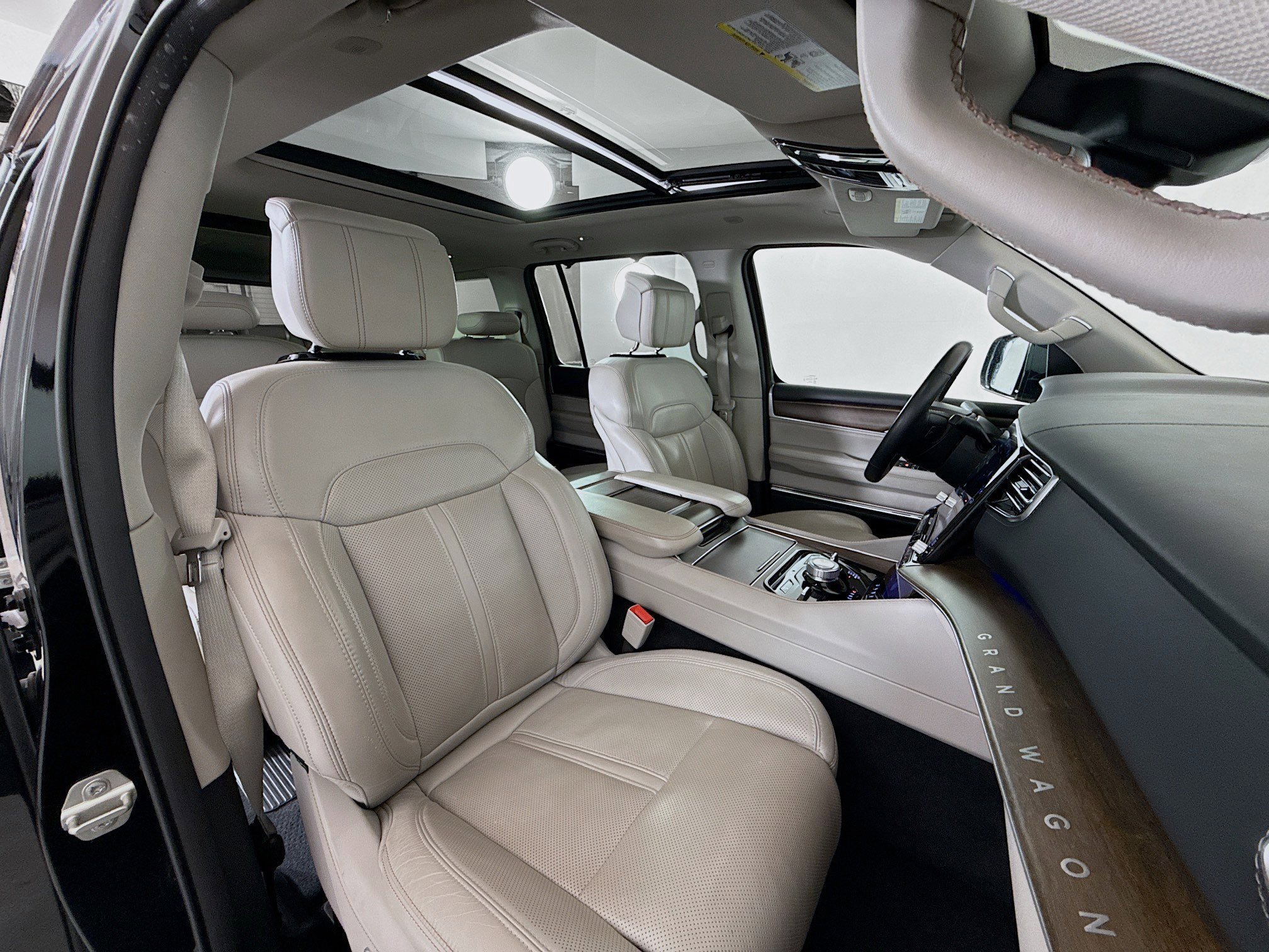 Used 2024 Jeep Grand Wagoneer L 4WD image 29