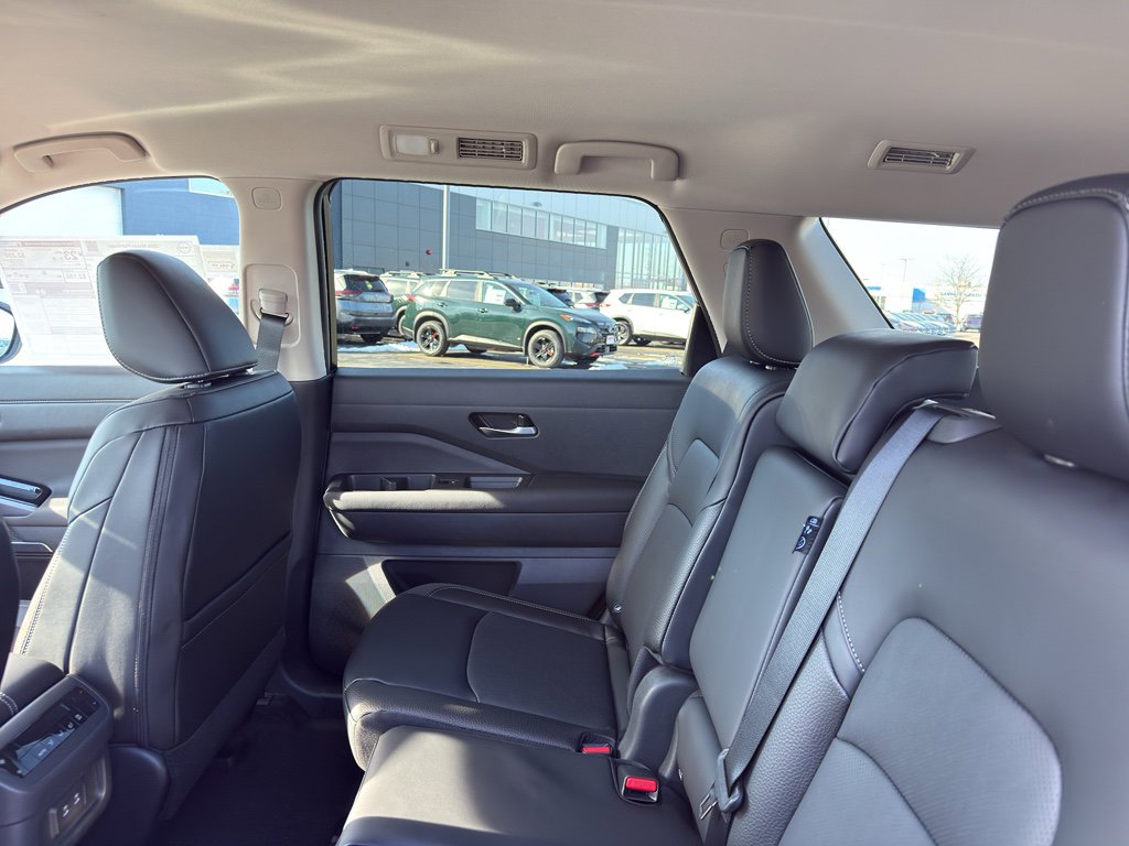 New 2026 Nissan Pathfinder SL image 32
