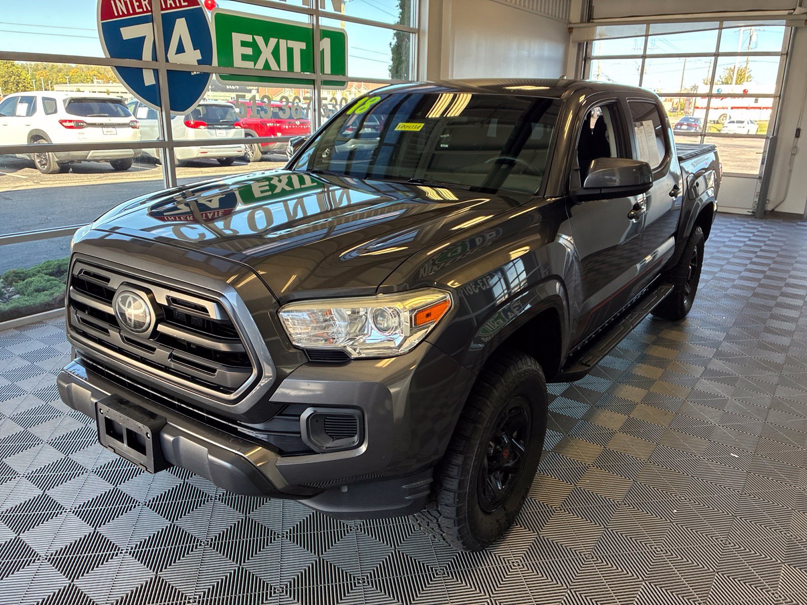Used 2018 Toyota Tacoma SR w/ SR Convenience Package AWD/4WD image 3