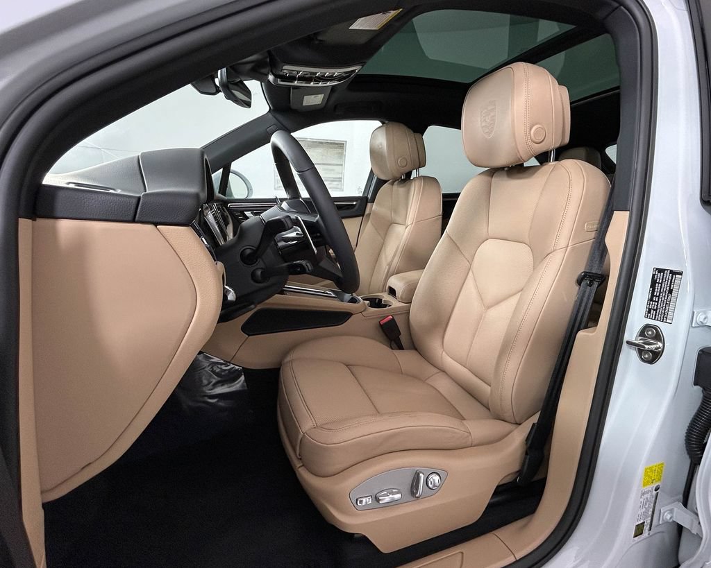 New 2026 Porsche Macan AWD/4WD image 5