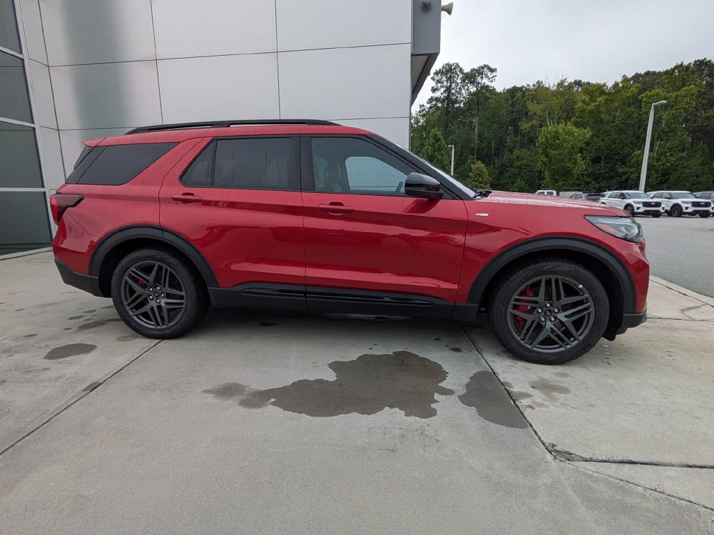 New 2026 Ford Explorer ST-Line w/ ST-Line Street Pack RWD image 3