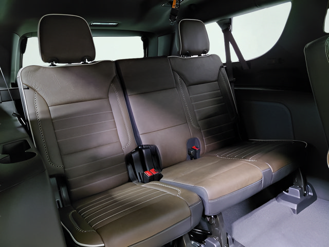 Used 2026 GMC Yukon XL Denali Ultimate w/ LPO, Get Active Package AWD/4WD image 6