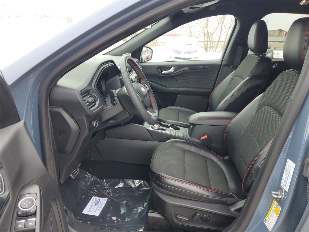 Used 2023 Ford Escape ST-Line image 11