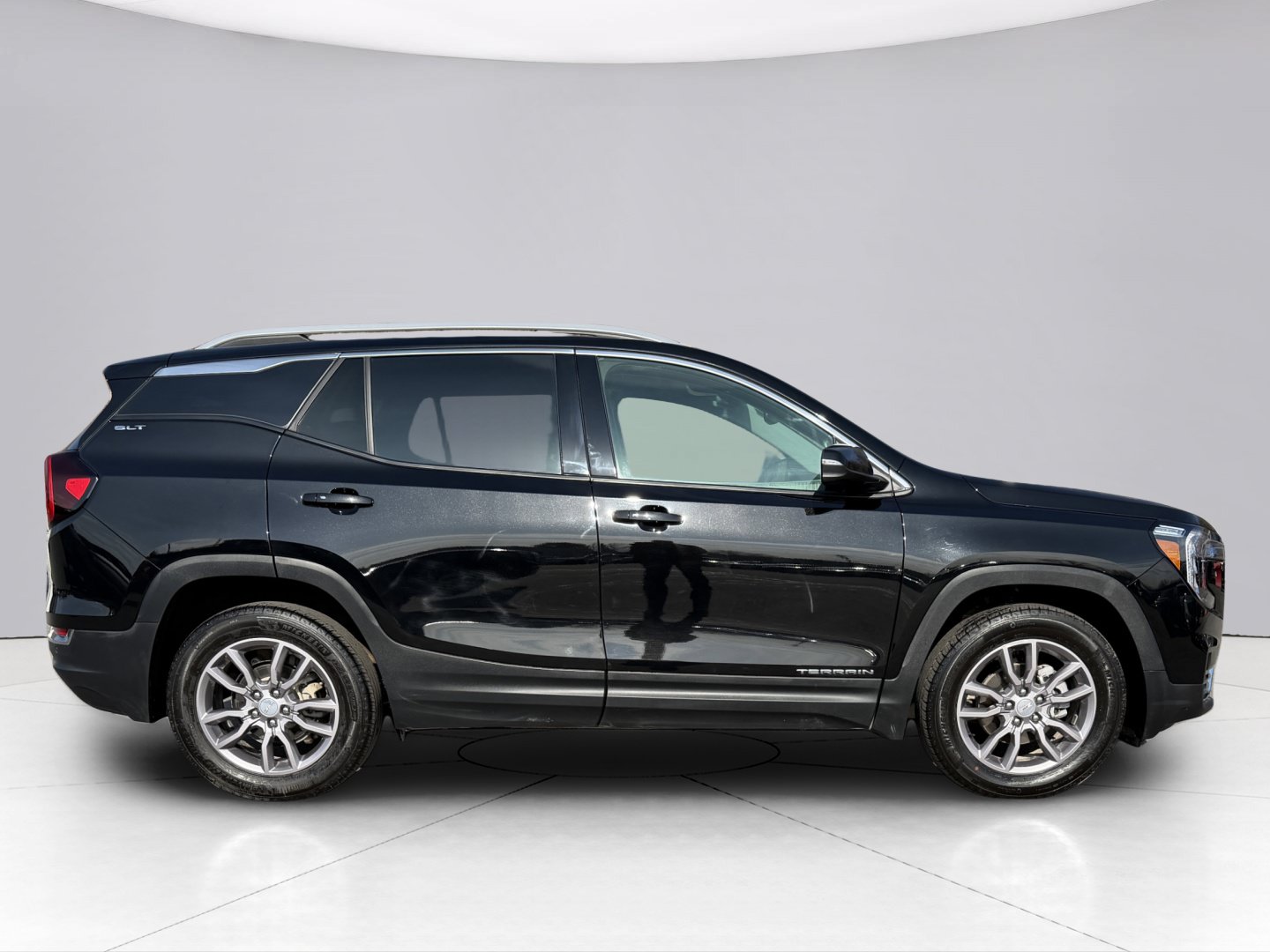 Used 2024 GMC Terrain SLT w/ Infotainment Package II AWD/4WD image 19