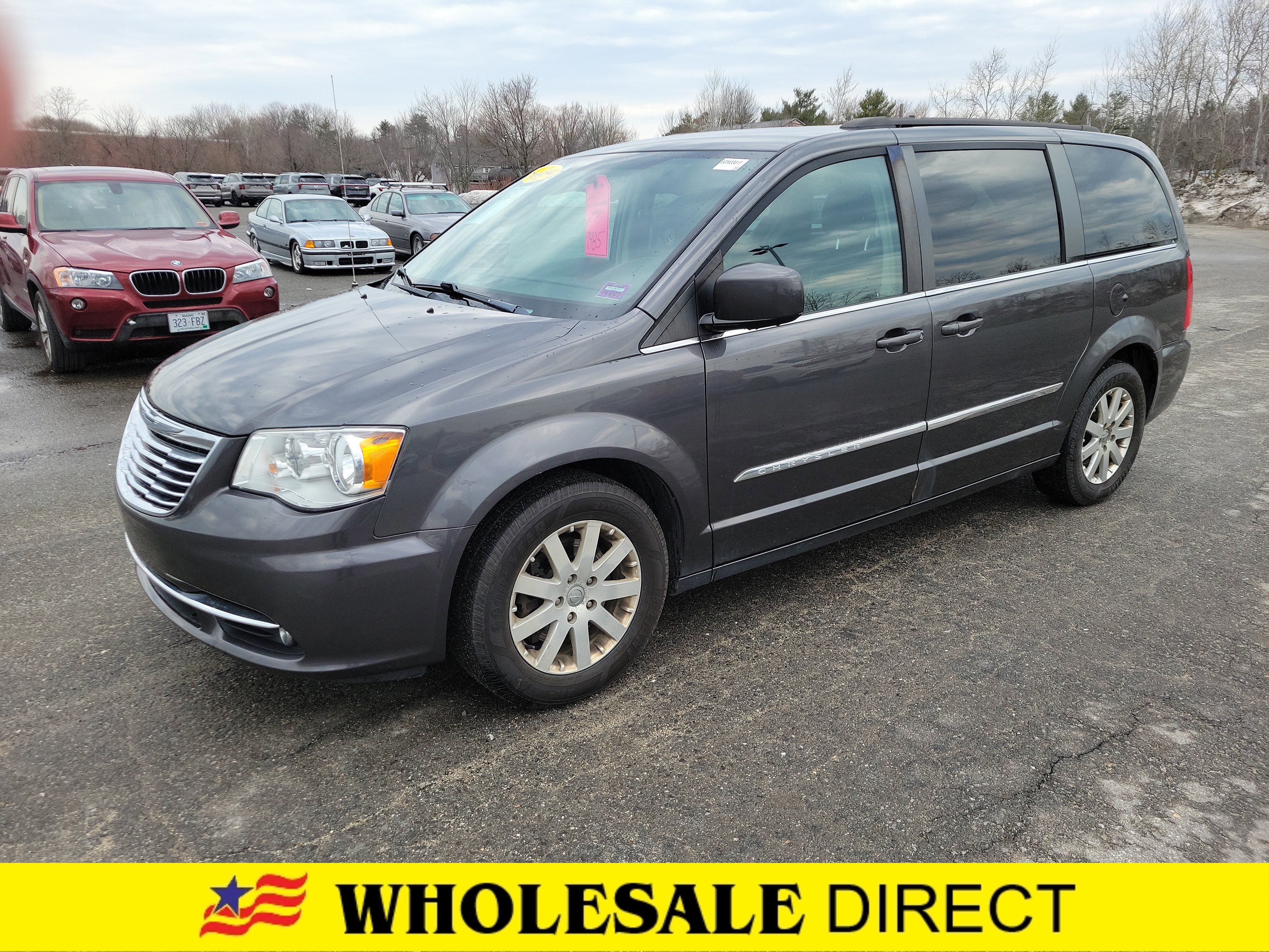 Used 2016 Chrysler Town & Country Touring image 1