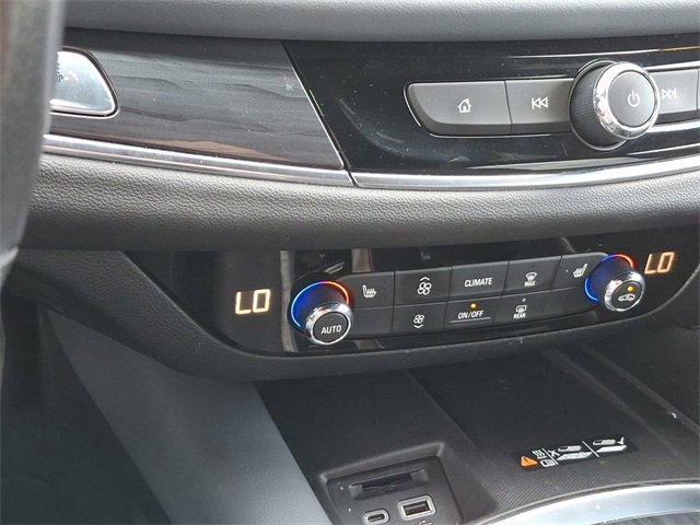 Used 2023 Buick Enclave Essence image 25