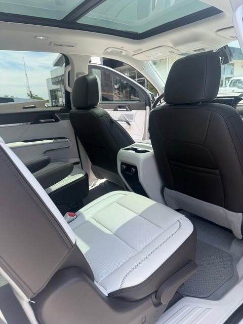 Used 2025 GMC Acadia Denali w/ Super Cruise Package AWD/4WD image 8