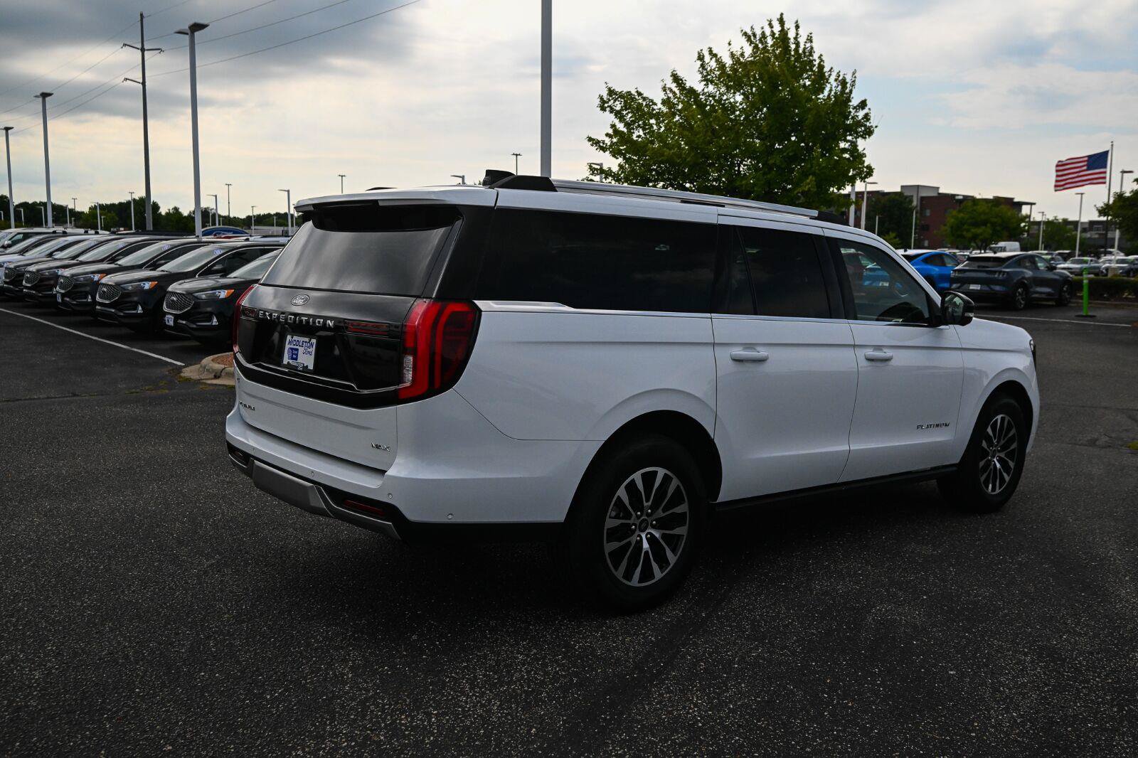 Certified 2025 Ford Expedition Max Platinum AWD/4WD image 5