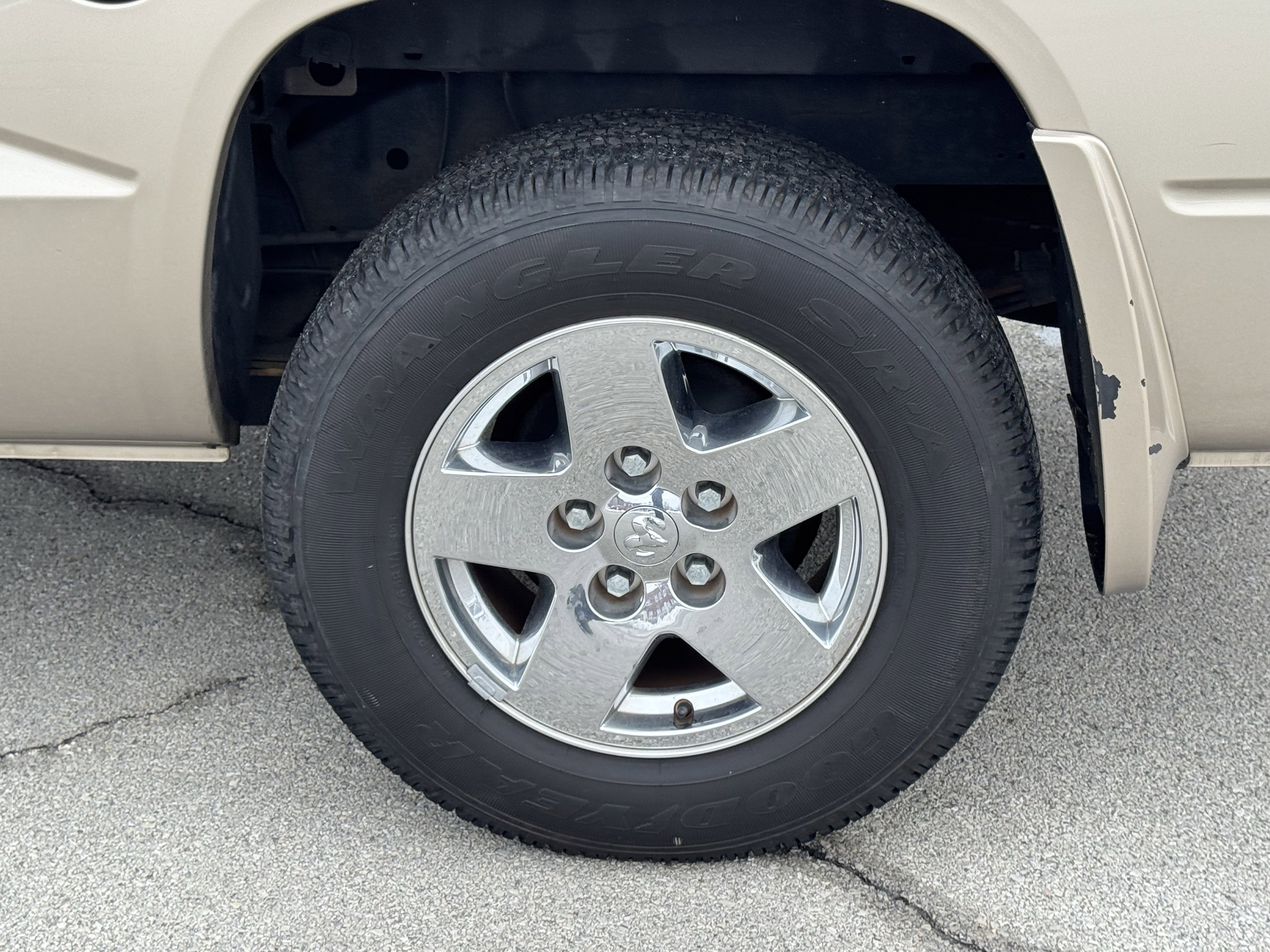 Used 2005 Dodge Dakota Laramie image 38