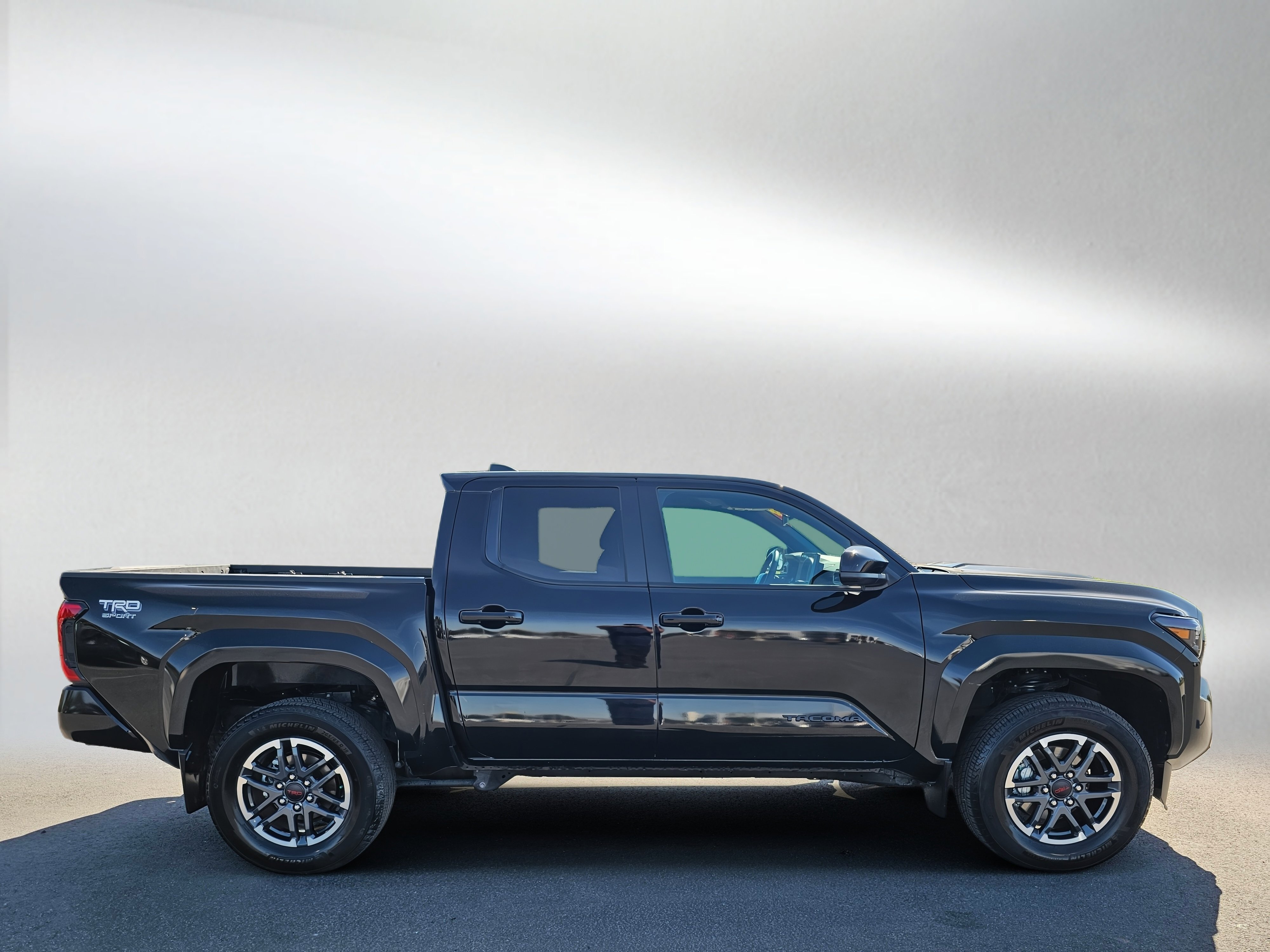 Used 2024 Toyota Tacoma TRD Sport AWD/4WD image 6