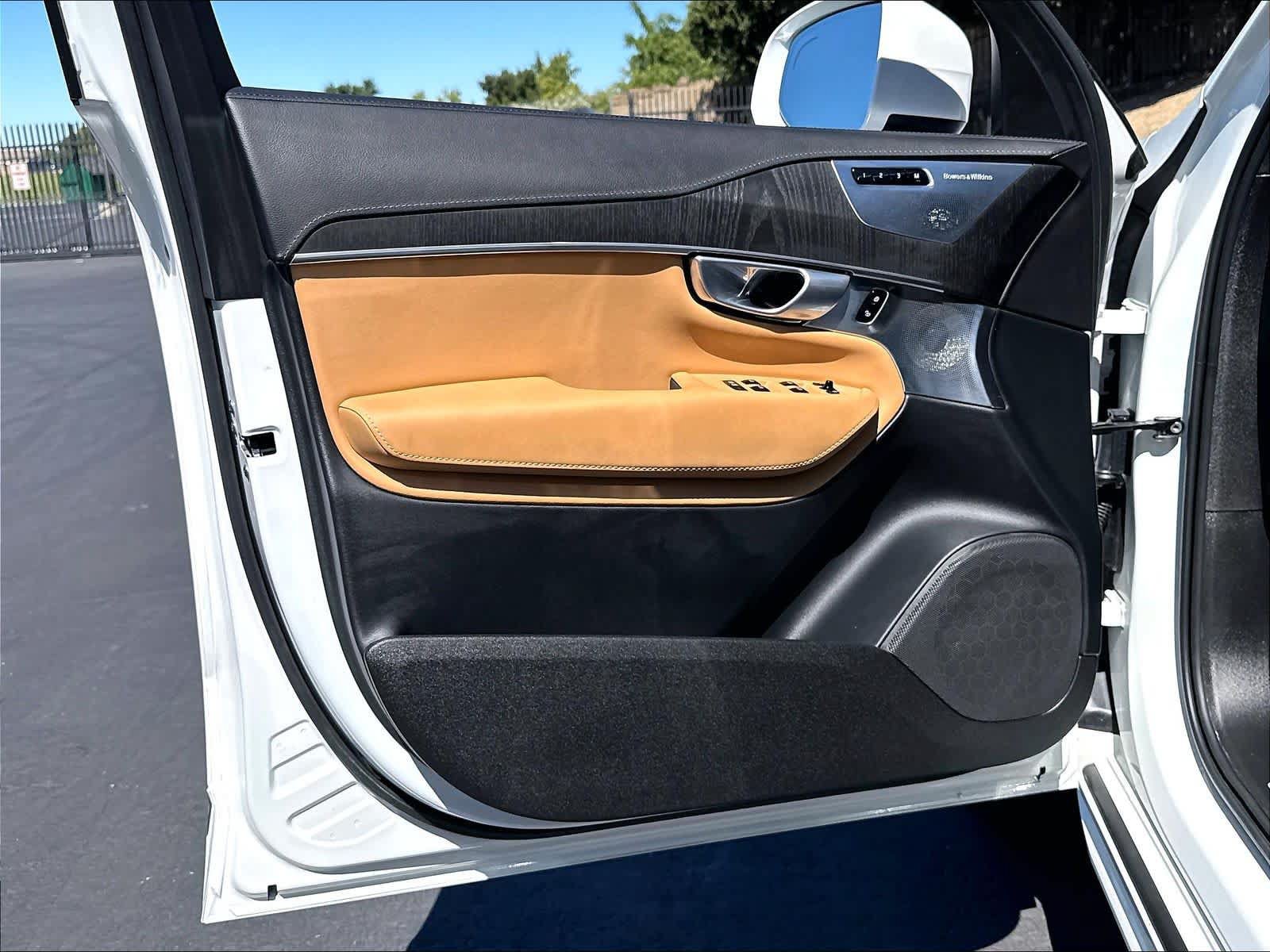 Used 2024 Volvo XC90 T8 Ultimate w/ Lounge Package AWD/4WD image 26
