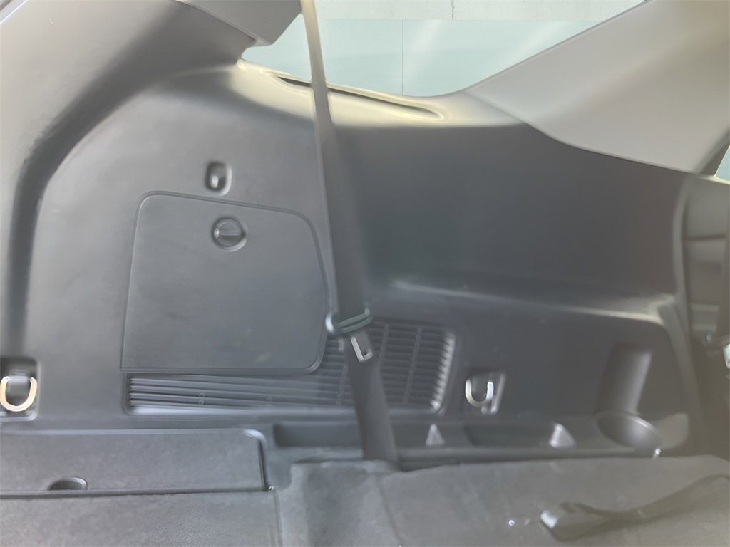 Used 2022 Ford Explorer XLT image 40