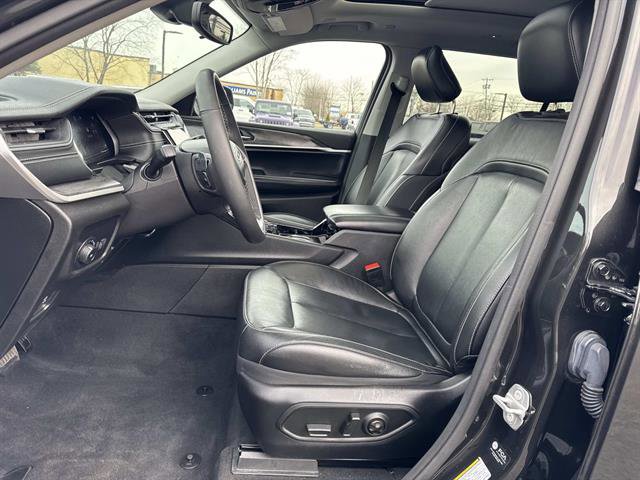 Used 2023 Jeep Grand Cherokee L Limited w/ Black Appearance Package image 7