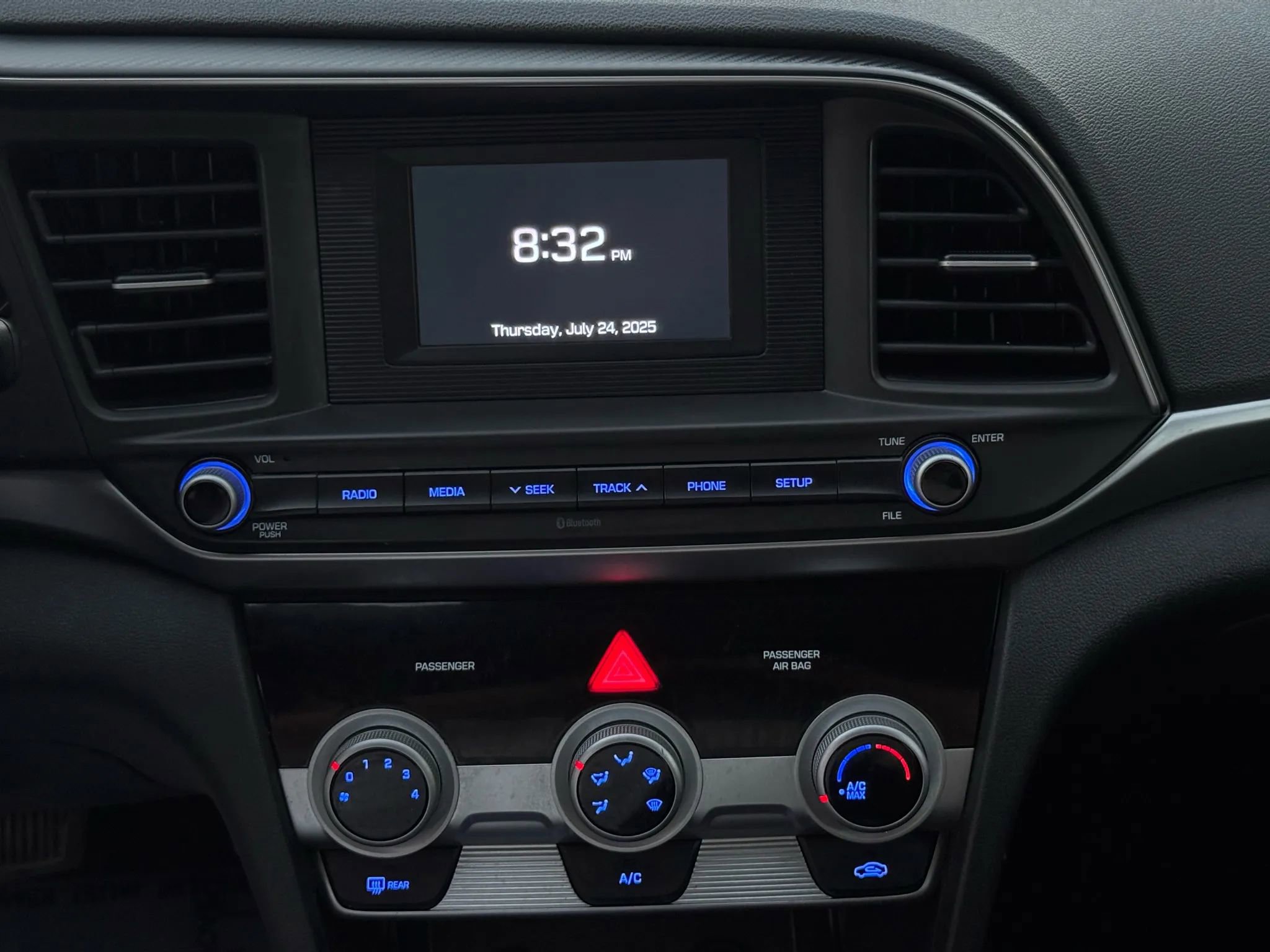 Used 2019 Hyundai Elantra SE image 32