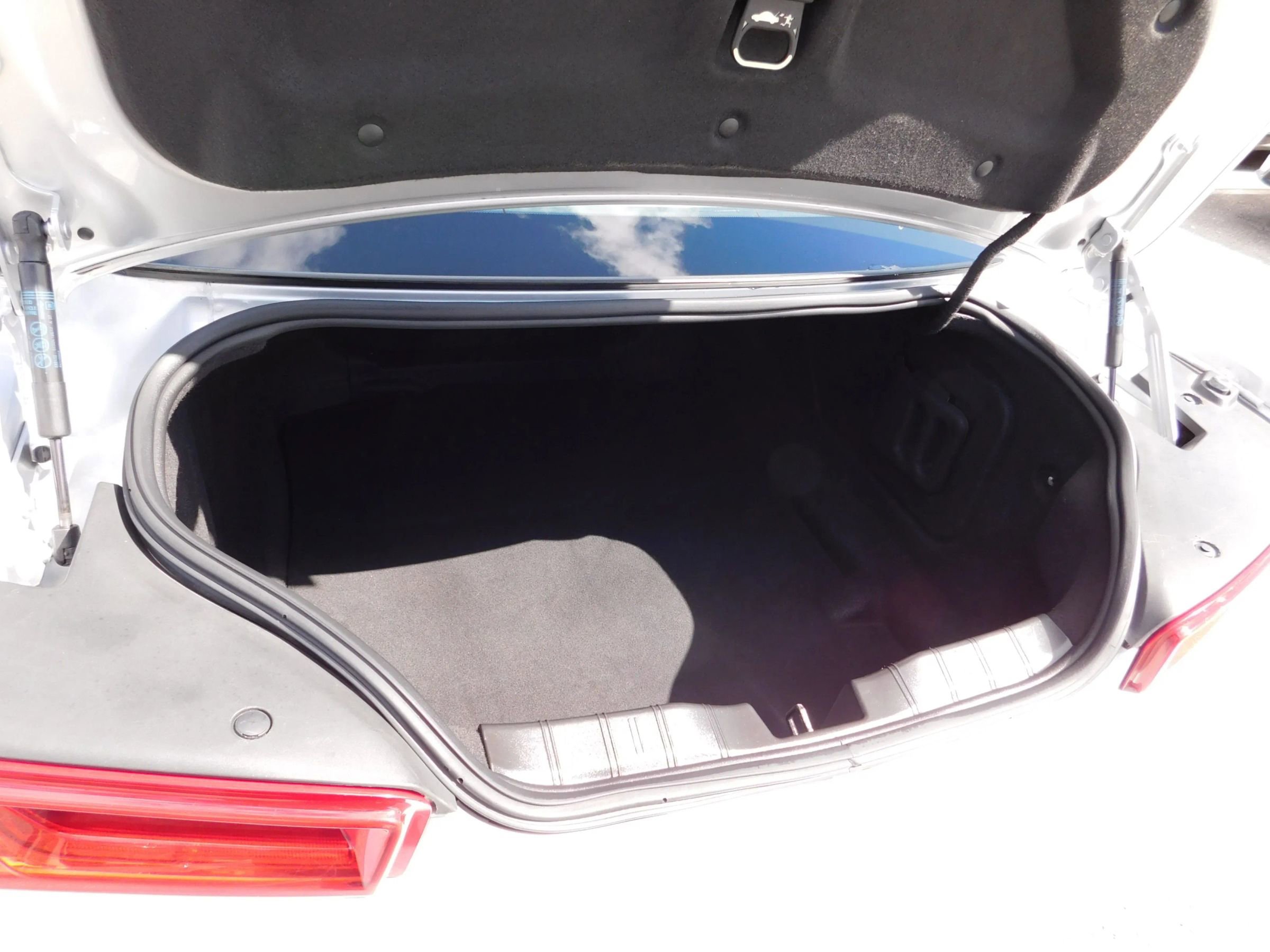 Used 2018 Chevrolet Camaro LS RWD image 7