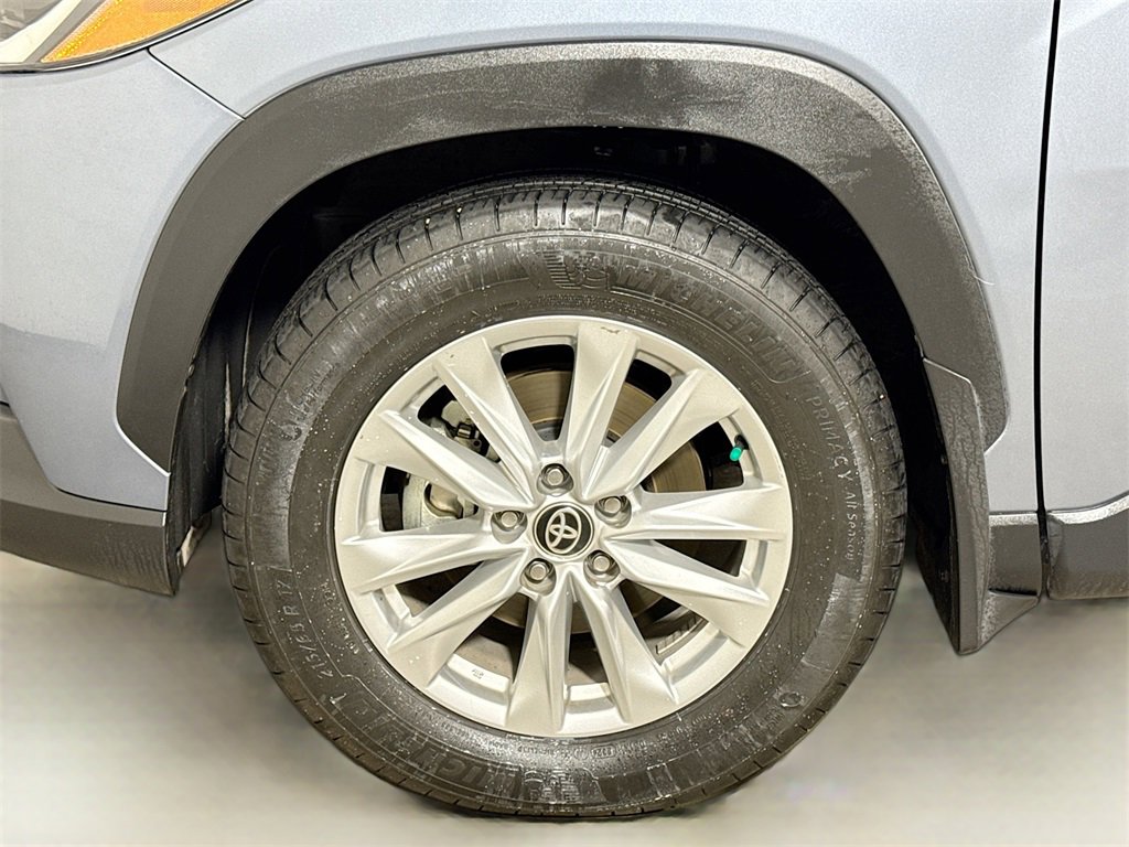 Used 2024 Toyota Corolla Cross LE image 28