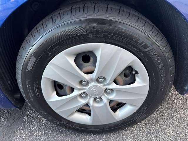 Used 2017 Kia Forte LX image 11