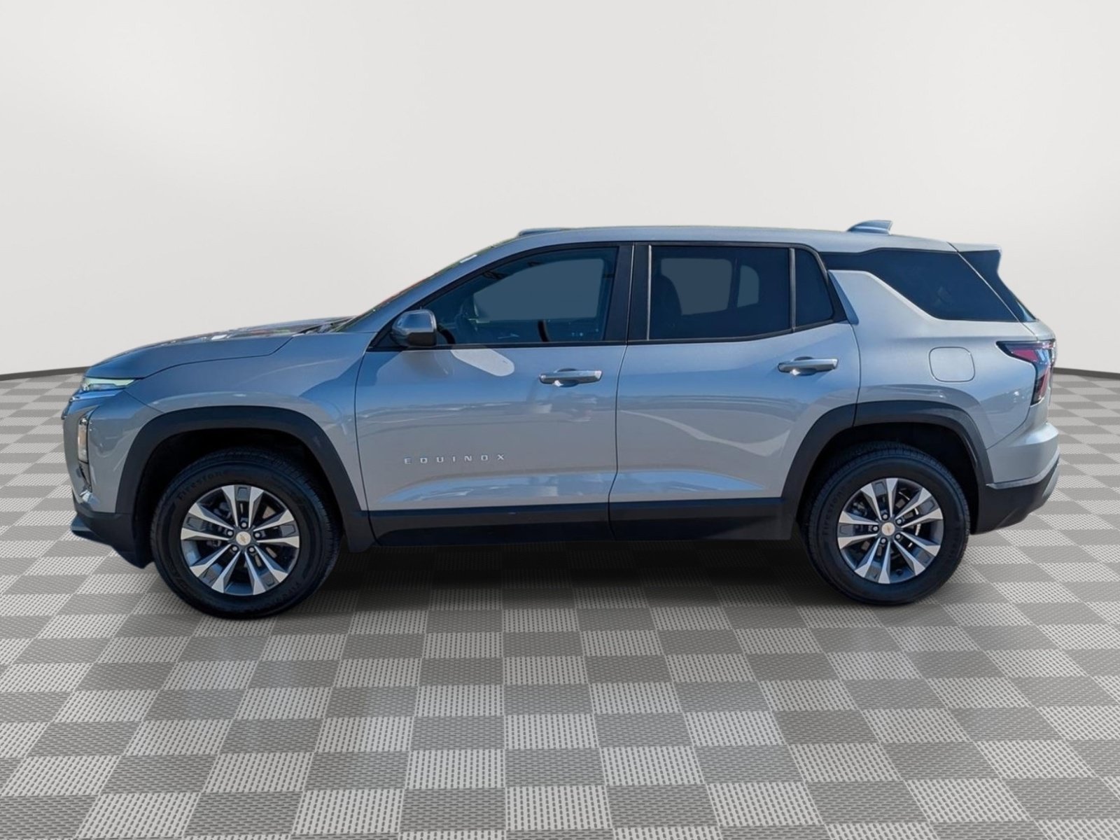 Used 2025 Chevrolet Equinox LT FWD image 2