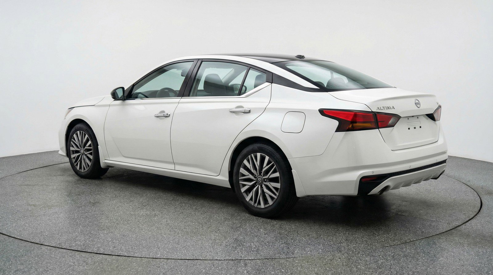 Used 2025 Nissan Altima 2.5 SV image 6