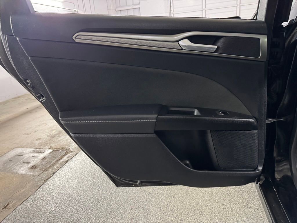 Used 2018 Ford Fusion SE w/ Fusion SE Technology Package FWD image 40