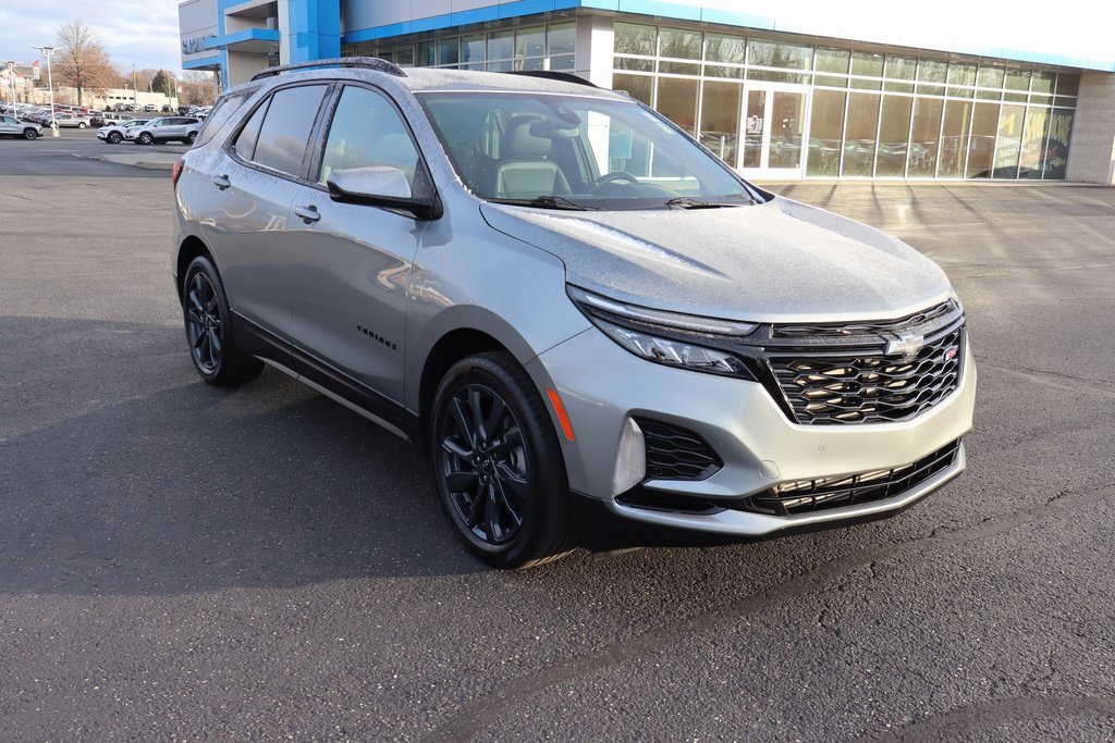 Used 2024 Chevrolet Equinox RS image 2