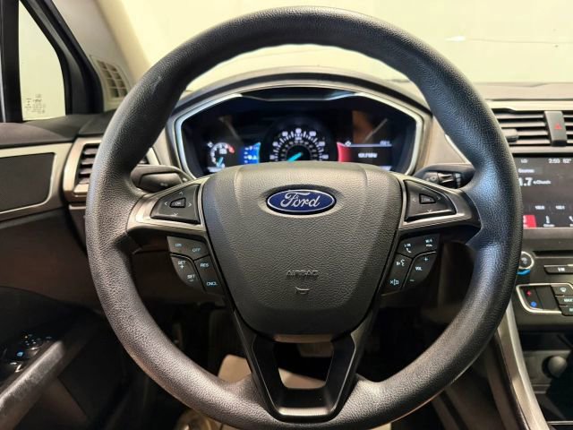 Used 2017 Ford Fusion SE w/ Fusion SE Technology Package FWD image 12