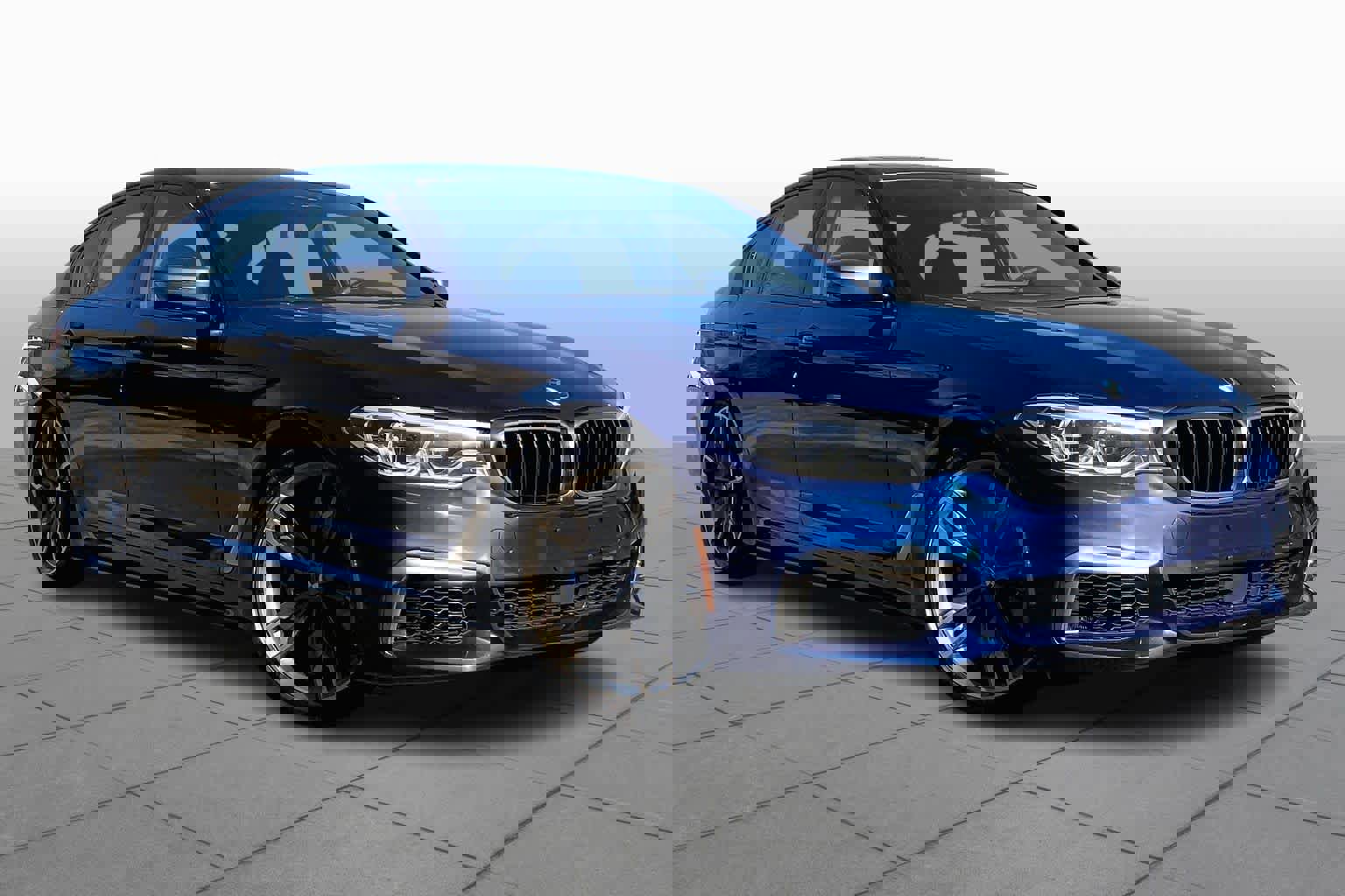 Used 2020 BMW M550i xDrive w/ Dynamic Handling Package image 3