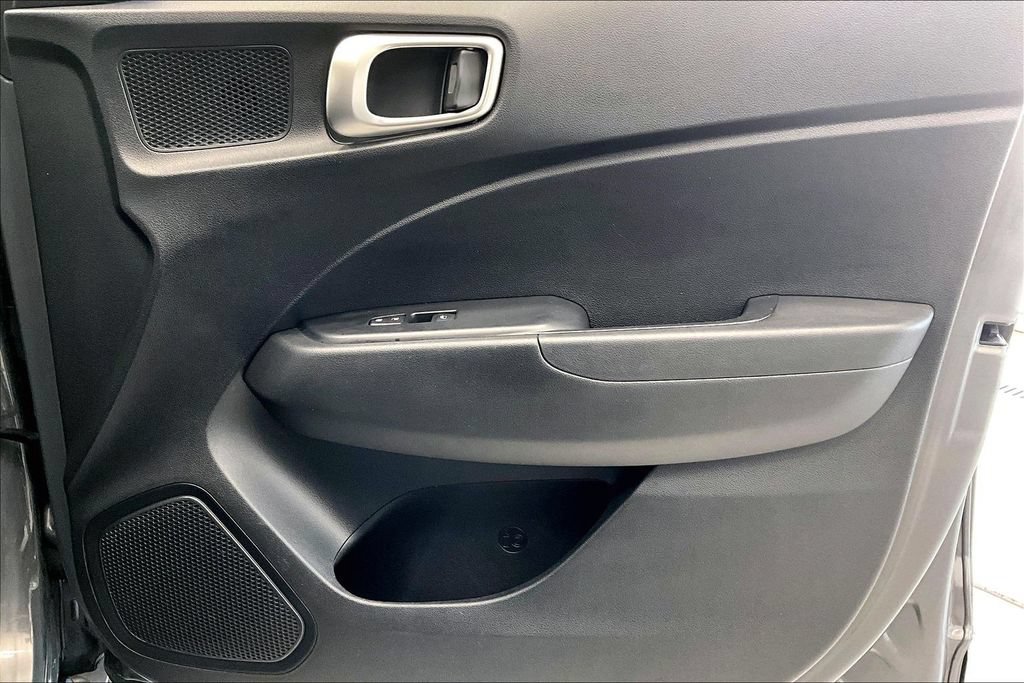 Used 2025 Hyundai Venue SEL FWD image 19