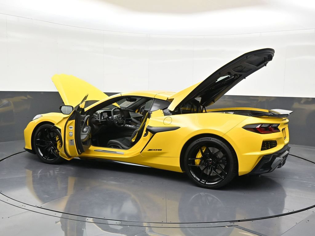 Used 2026 Chevrolet Corvette Z06 w/ Stealth Interior Trim Package image 34
