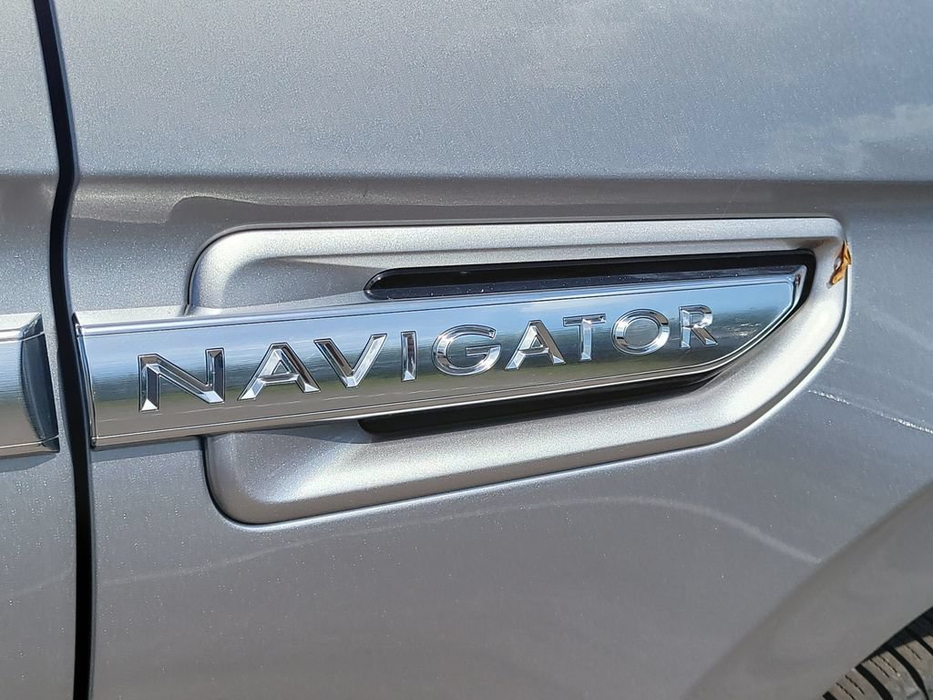 Used 2020 Lincoln Navigator L Reserve w/ Luxury Package RWD image 6
