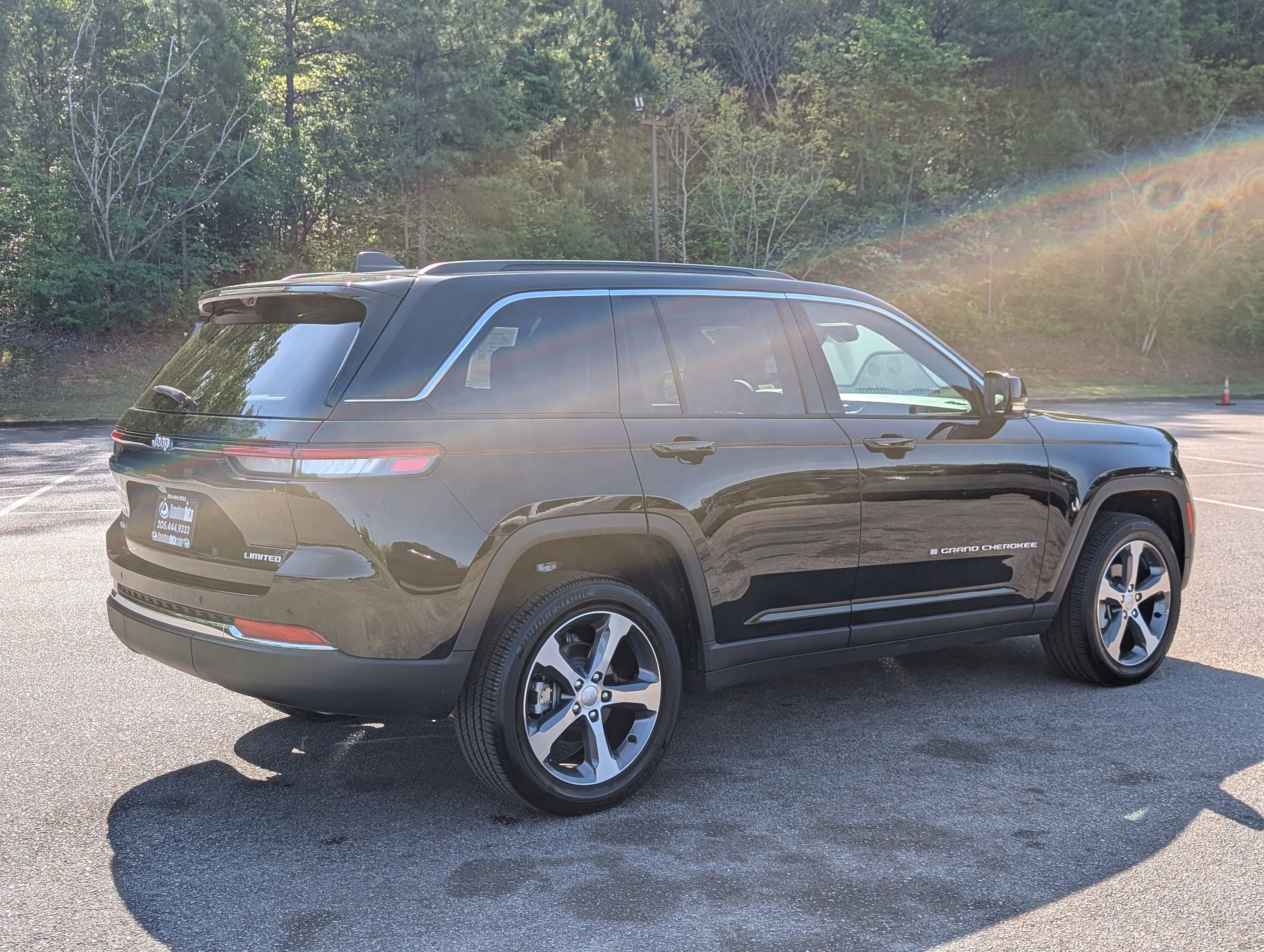 Used 2025 Jeep Grand Cherokee Limited w/ Luxury Tech Group II AWD/4WD image 9